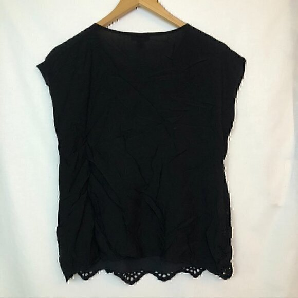 NWOT VINCE CAMUTO Scalloped Eyelet Top Solid Black Blouse Short Sleeve Viscose - Picture 7 of 7